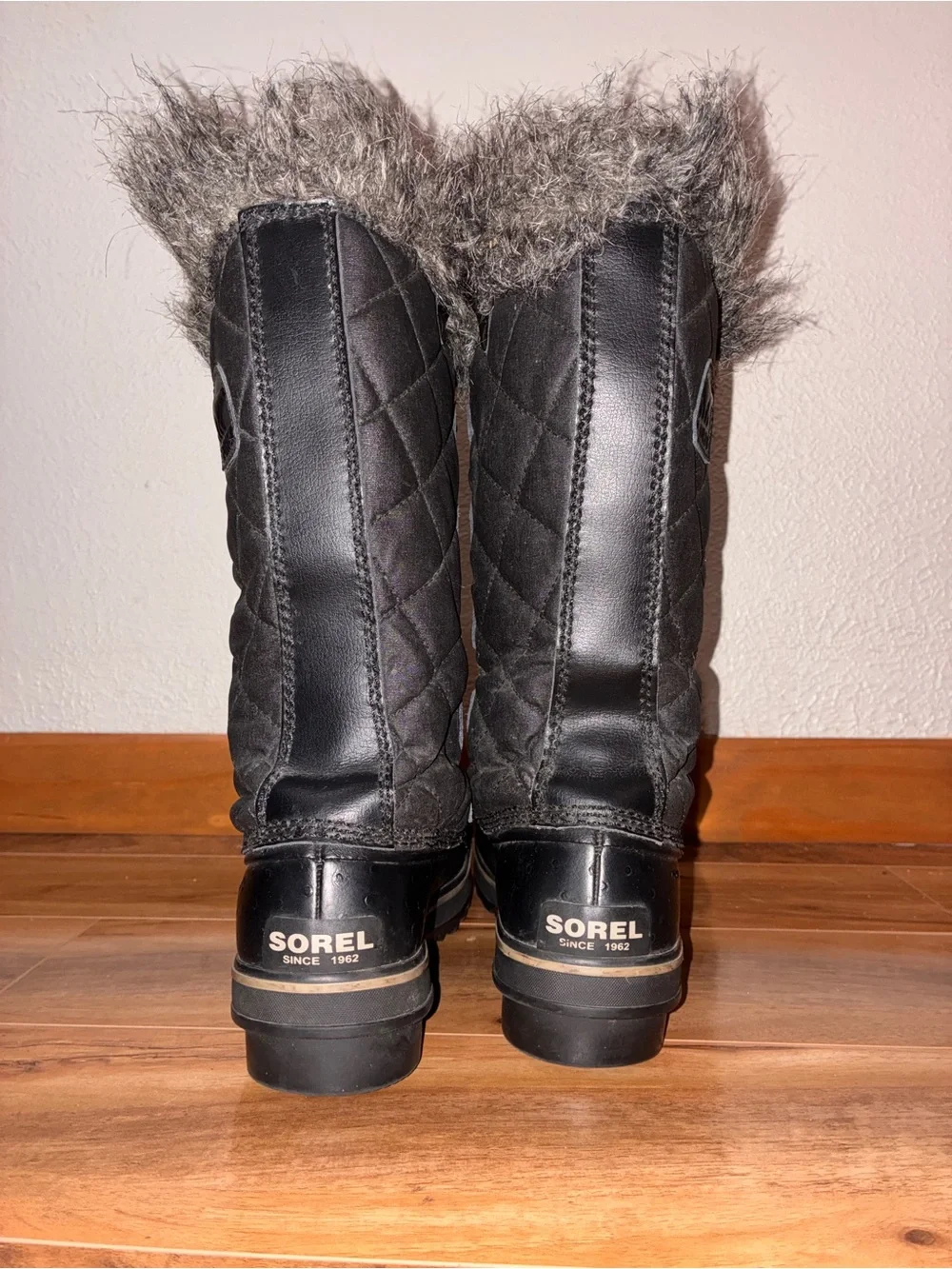 Sorel Women’s Tofino II Waterproof Faux Fur Gray Black Winter Boots - size 7.5